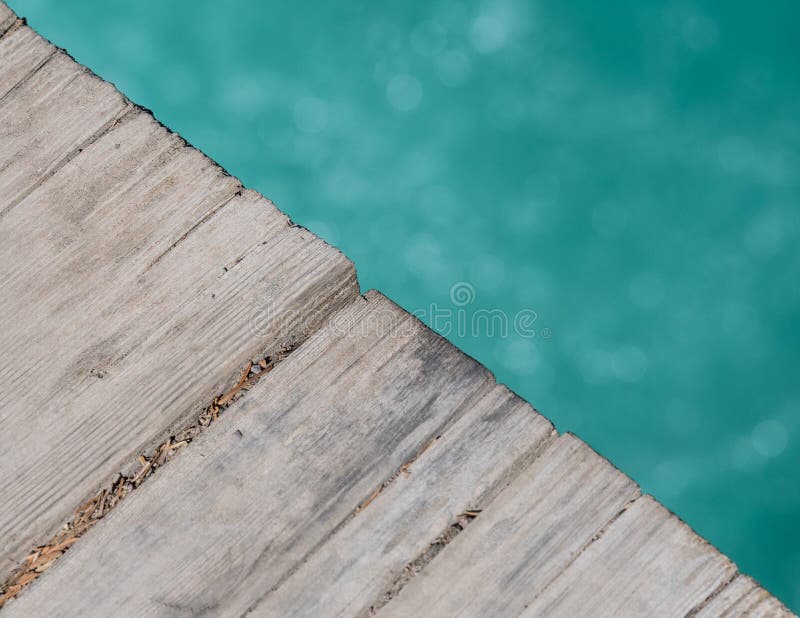 Zamyka W górę kąta widoku most Nad śniegiem Topi zatoczkę fotografia stock