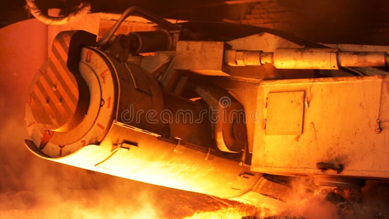 Zamyka w górę szczegółu pracujący mechanizm dla przy metalu wytapiania rośliną Akcyjny materiał filmowy Maszyna w przemysle ciężk obrazy stock Zamyka w górę szczegółu pracujący mechanizm dla przy metalu wytapiania rośliną Akcyjny materiał filmowy Maszyna w przemysle ciężk obrazy stock