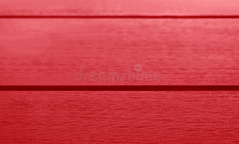 Zamykanie struktury poziomej płaskiej powierzchni drewnianej deski w kolorze amaranth red. Zamykanie tekstury poziomej płaskiej powierzchni drewnianej deski w tle o wysokiej czerwonej teksturze