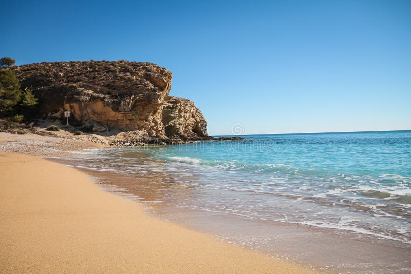 Zandig strand Bol Nou op Costa Blanca, Villajoyosa, Spanje royalty-vrije stock afbeelding Zandig strand Bol Nou op Costa Blanca, Villajoyosa, Spanje royalty-vrije stock afbeelding