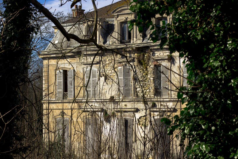 Zaniechany dwór, w którym żył przez długi czas oprócz duchów nikt obrazy stock Zaniechany dwór, w którym żył przez długi czas oprócz duchów nikt obrazy stock