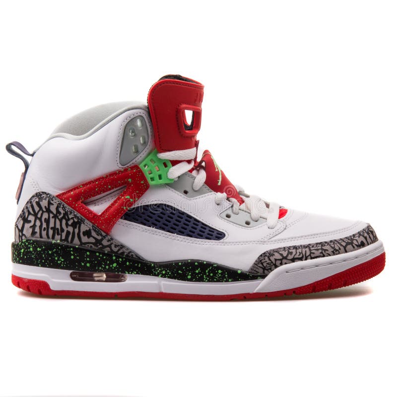 De Deporte Blanca, Roja Y Verde De Nike Jordan Spizike Fotografía editorial - Imagen de color, fondo: 134948282