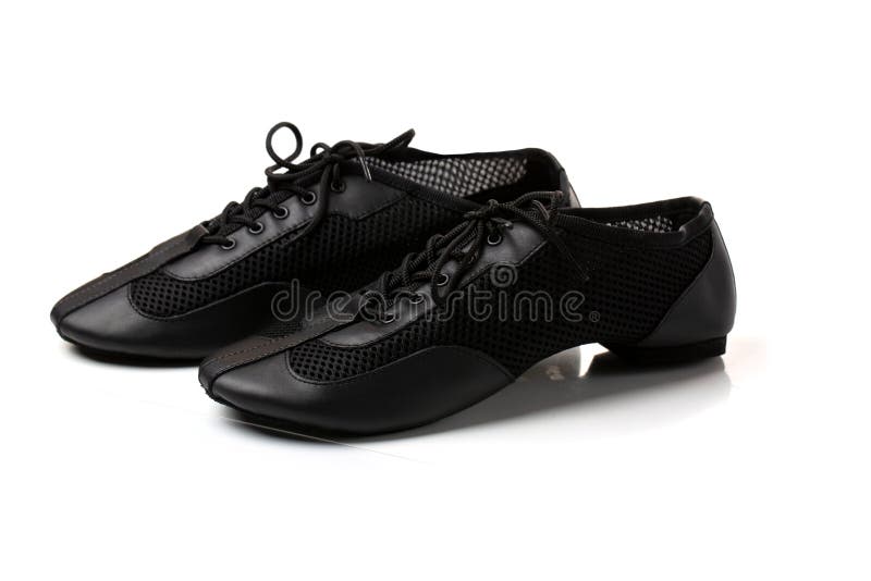 Ru Cuna Oblicuo Zapatillas De Ballet Negro Profesional Para Bailar Jazz Con Fondo Blanco  Imagen de archivo - Imagen de jazz, golpecito: 230627517