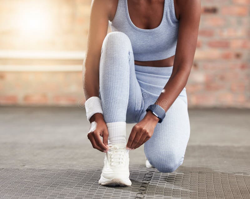 Ganar control Velas De todos modos Zapatillas Fitness Y Mujer Negra Encaje En El Gimnasio Listo Para  Entrenarse Con Cardio Y Manos De Correr Y Estilo De Vida Saludab Foto de  archivo - Imagen de corredor, lifestyle: 270026366