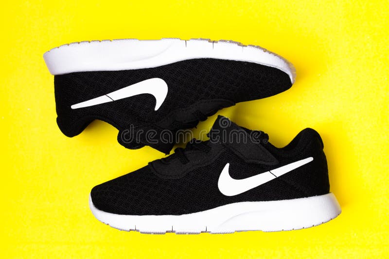 Zapatillas Nike Tanjun Negras Para Imagen editorial - de cabrito, actividad: 218129585