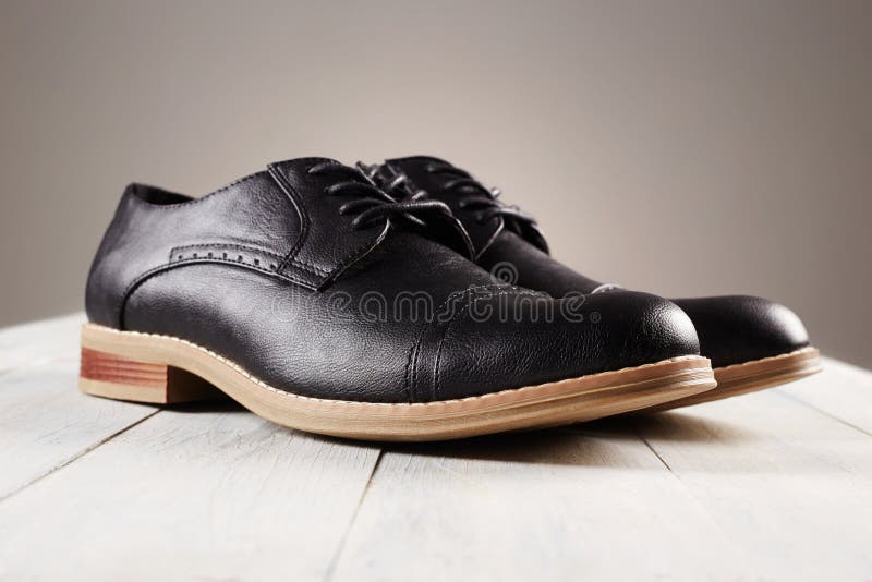 Zapatos clásicos del ` s de los hombres la moda patea vida inmóvil imagen de archivo libre de regalías Zapatos clásicos del ` s de los hombres la moda patea vida inmóvil imagen de archivo libre de regalías