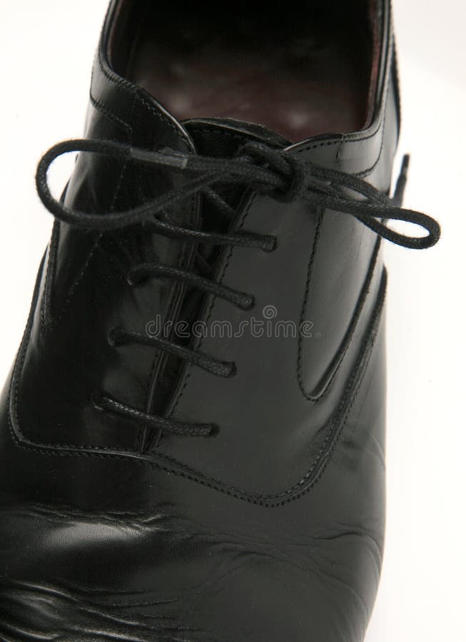 Zapatos Negros Hombre Pie Contra Una Pared Ladrillo: fotografía de stock ©  AmirPhoto #537034142