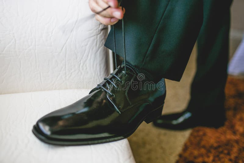 Zapatos Para Hombres De Negocios Elegantes Y Negros Imagen de - Imagen de oficina: 169982219