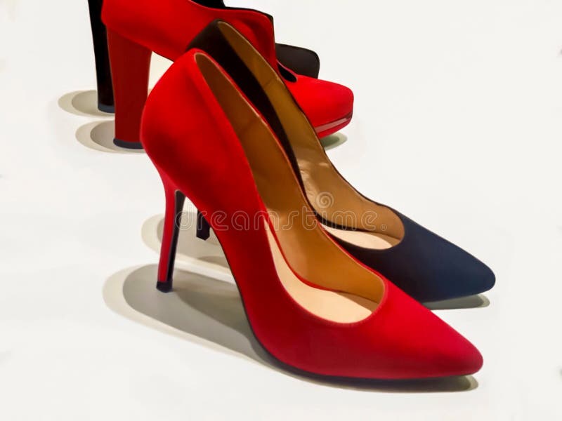 Zapatos Rojos Y Negros De La Mujer Del Tacón Alto Imagen archivo - Imagen de hermoso: