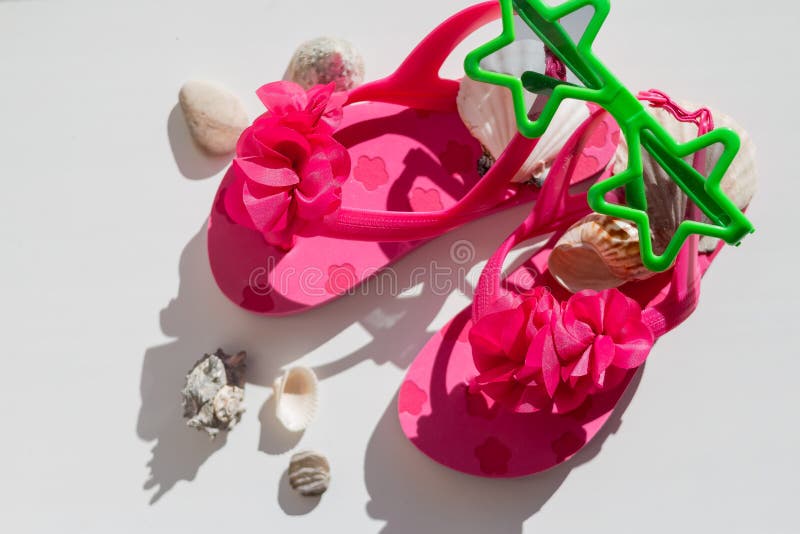 medio litro asignar Suri Zapatos Rosados Del Verano Para Los Niños, Los Deslizadores De Los Niños,  La Moda De La Playa Para El Bebé, Coloridos De Los Zapa Imagen de archivo -  Imagen de sandalias, ocio: