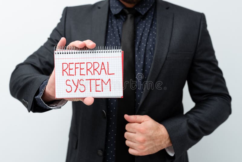 Zapisywanie wyświetlającego system odwołań do tekstu. słowo napisane w sprawie wysłania pacjenta do innego lekarza w celu leczenia obrazy royalty free