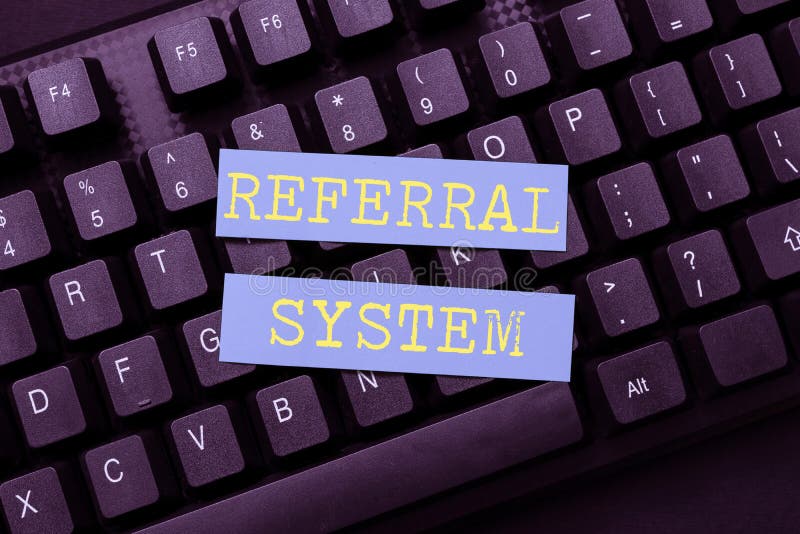 Zapisywanie wyświetlającego system odwołań do tekstu. zdjęcie koncepcyjne wysyłające pacjenta do innego lekarza w celu wpisania na zdjęcia stock