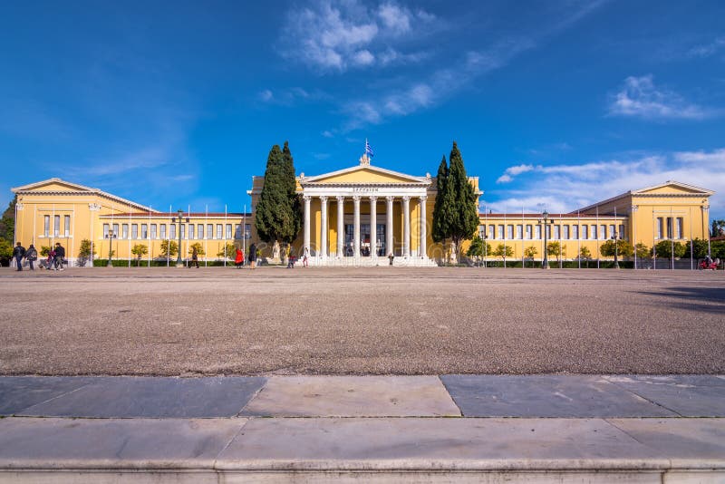 Zappeion sala w obywatelu uprawia ogródek w Ateny, Grecja Zappeion megaro jest neoklasycznym budynek wystawy i konferenci centem obrazy stock Zappeion sala w obywatelu uprawia ogródek w Ateny, Grecja Zappeion megaro jest neoklasycznym budynek wystawy i konferenci centem obrazy stock