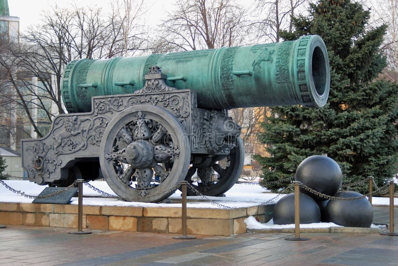 Zar Pushka (re Cannon) in Cremlino di Mosca Foto a colori fotografia stock Zar Pushka (re Cannon) in Cremlino di Mosca Foto a colori fotografia stock