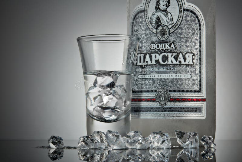 Matrioska Ruso Original Aislado Foto de archivo - Imagen de nesting