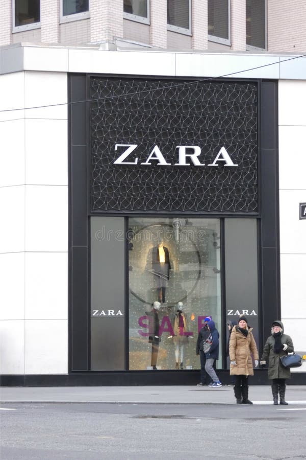 Zara Store Entrance in Lugano Editorial Photo - Image of luminous,  fashionable: 215627626