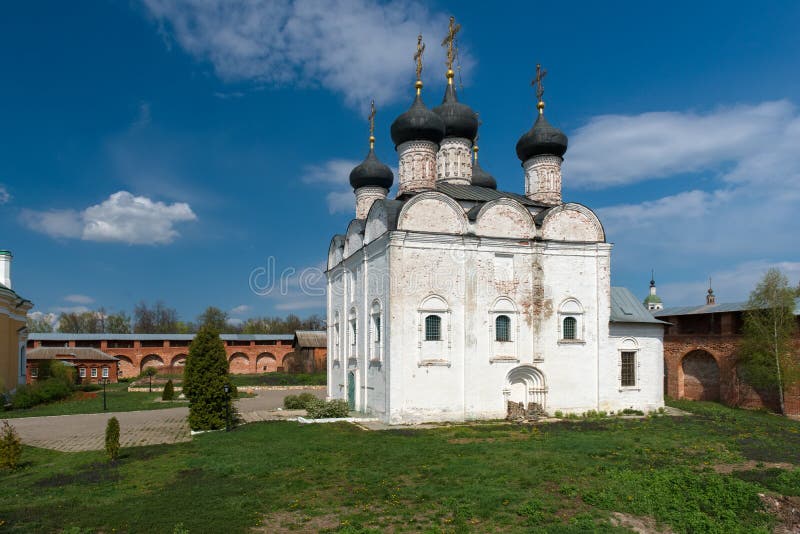 Zaraysk het Kremlin Mening van St Nicholas Cathedral royalty-vrije stock afbeeldingen Zaraysk het Kremlin Mening van St Nicholas Cathedral royalty-vrije stock afbeeldingen