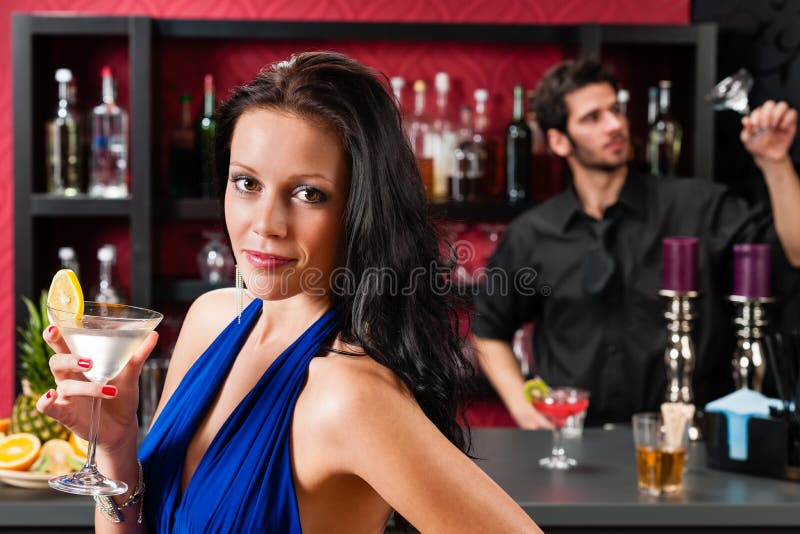 Zauberfrau am Stabholdingcocktail stockbilder Zauberfrau am Stabholdingcocktail stockbilder