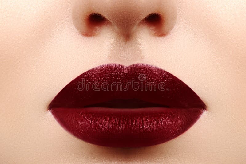 130 Dunkelroter Lippenstift Fotos Kostenlose Und Royalty Free Stock Fotos Von Dreamstime