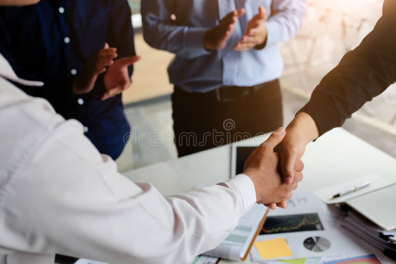 Zbliżenia partnerstwa spotkania Biznesowy pojęcie Wizerunk?w businessmans u?cisk d?oni Pomy?lny biznesmena handshaking po dobrej zdjęcie stock Zbliżenia partnerstwa spotkania Biznesowy pojęcie Wizerunk?w businessmans u?cisk d?oni Pomy?lny biznesmena handshaking po dobrej zdjęcie stock