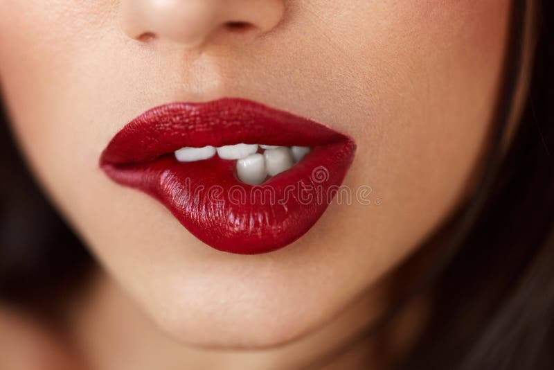 Zbliżenie kobiety Piękne wargi Z Czerwoną pomadką Piękna Makeup obrazy stock Zbliżenie kobiety Piękne wargi Z Czerwoną pomadką Piękna Makeup obrazy stock