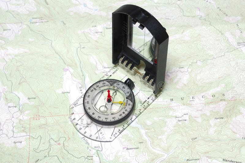 Zbliżenie kompas i mapa
