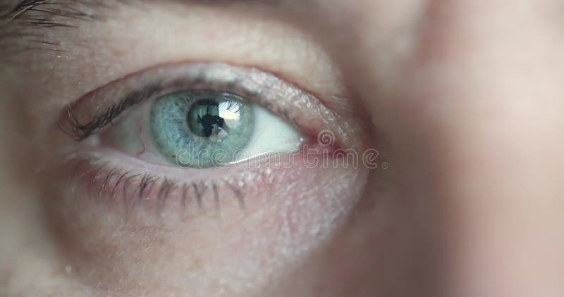 Zbliżenie makro płytka głębokość postrzału ludzkiego oka mężczyzny