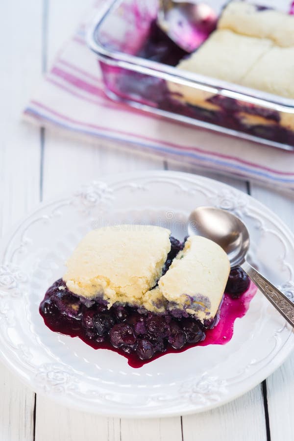 Zbliżenie świeży czarnej jagody cobbler obrazy stock Zbliżenie świeży czarnej jagody cobbler obrazy stock