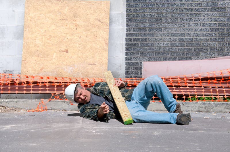 Zdradzony pracownik budowlany przy pracy miejscem
