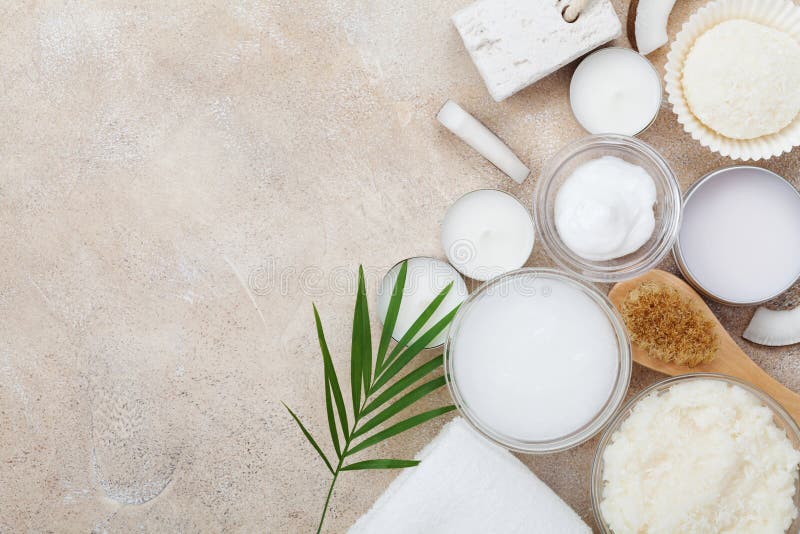 Zdroju położenie od ciało opieki, wellness i piękna traktowania, Organicznie kokosowi pętaczka, olej i śmietanka na kamiennym sto fotografia royalty free Zdroju położenie od ciało opieki, wellness i piękna traktowania, Organicznie kokosowi pętaczka, olej i śmietanka na kamiennym sto fotografia royalty free
