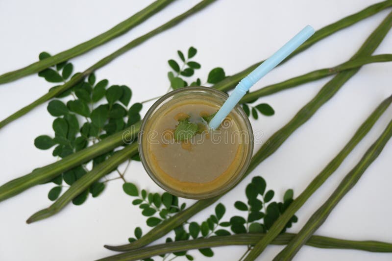 Moringa oleifera or drumstick pods soup. Zdrowa i smaczna zupa. Zdrowe napoje.