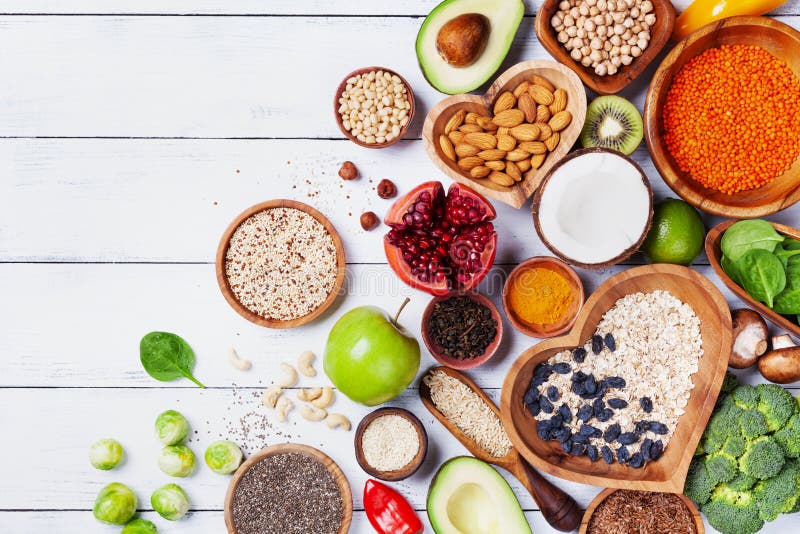 Zdrowy karmowy t? o od owoc, warzyw, zbo? a, dokr? tek i superfood,? ywienioniowi i zr? wnowa? eni jarscy? asowanie produkty obraz royalty free
