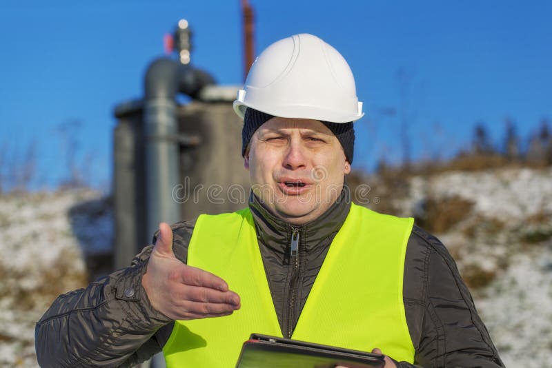 Zdziwiony pracownik przy plenerowym obrazy stock Zdziwiony pracownik przy plenerowym obrazy stock
