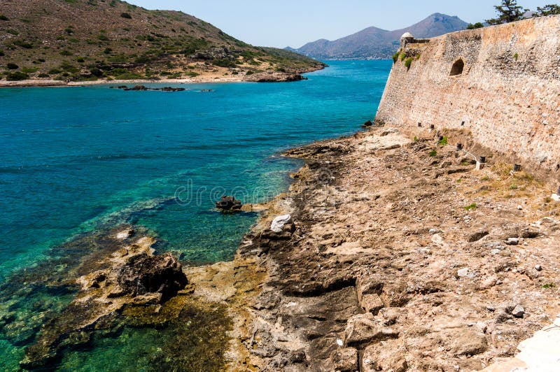 Zeegezicht van Spinalonga-vesting, Kreta, Griekenland stock fotografie Zeegezicht van Spinalonga-vesting, Kreta, Griekenland stock fotografie