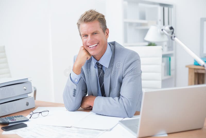 Zeer gelukkige zakenman op het werk stock foto's Zeer gelukkige zakenman op het werk stock foto's