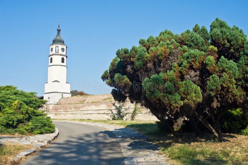 Zegarowy wierza przy Kalemegdan fortecą w Belgrade obrazy stock Zegarowy wierza przy Kalemegdan fortecą w Belgrade obrazy stock