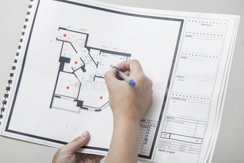 Zeichnen Sie Mit Der Speziellen Silbernen Beschichtungsfarbe An, Die