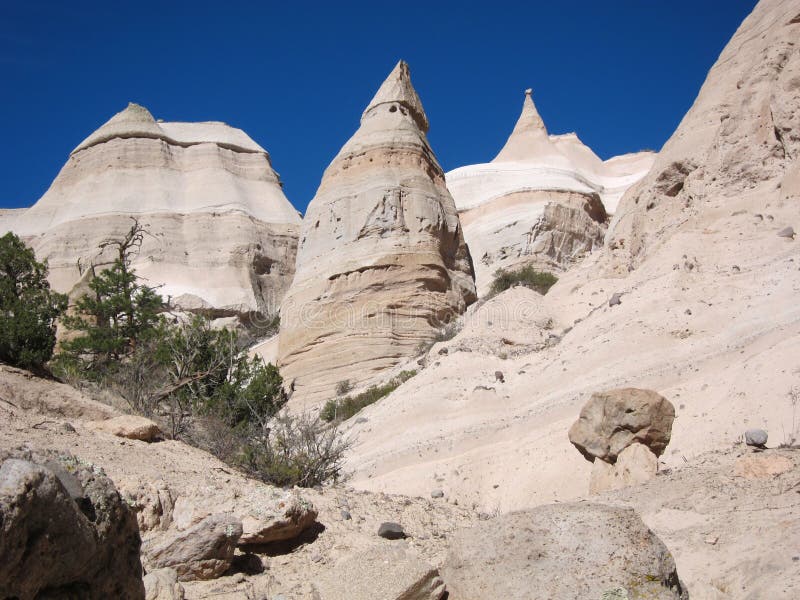 Zelt schaukelt - geologische Bildungen in der Wüste stockbild Zelt schaukelt - geologische Bildungen in der Wüste stockbild