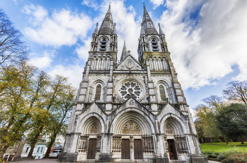 Zentrale Fassade St.-Flosse Barre Cathedral in Cork, Irland