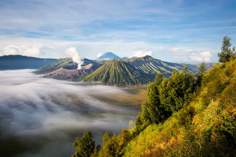 Zet Bromo bij Zonsopgang op, Java, Indonesië royalty-vrije stock afbeeldingen Zet Bromo bij Zonsopgang op, Java, Indonesië royalty-vrije stock afbeeldingen