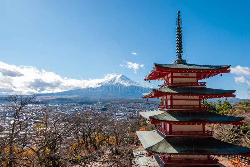 Zet de Pagode van Fuji en Chureito-in de herfst op royalty-vrije stock fotografie Zet de Pagode van Fuji en Chureito-in de herfst op royalty-vrije stock fotografie