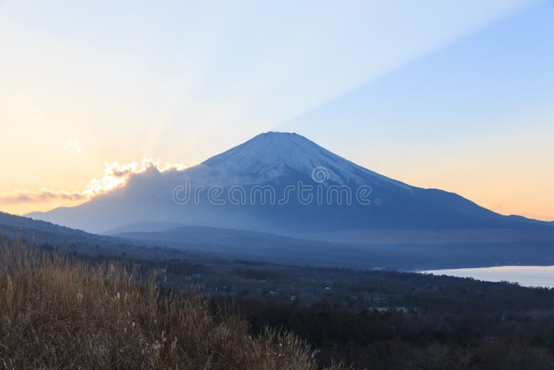 Zet Fuji fujisan van yamanakameer op royalty-vrije stock foto's Zet Fuji fujisan van yamanakameer op royalty-vrije stock foto's