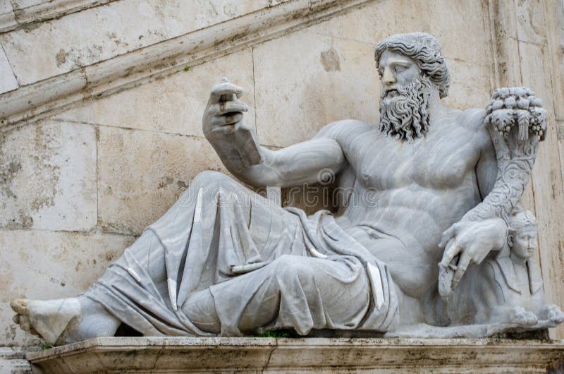 Zeus-Statue in Rom. Statue des römischen Zeus in Rom in Reliefstellung