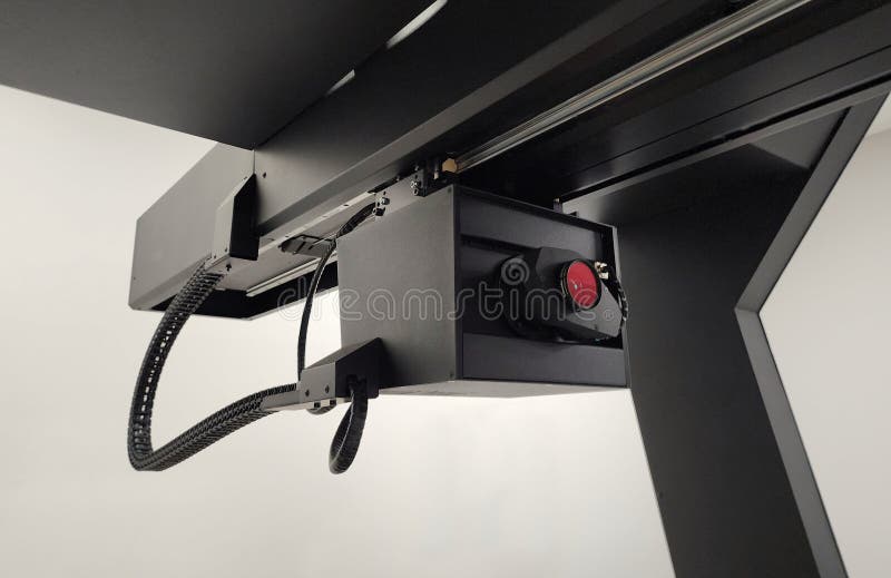 Zeutschall-Bildscanner mit kreisförmigem Objektiv auf Schienen und schwarzem Farbdesign lizenzfreie stockbilder Zeutschall-Bildscanner mit kreisförmigem Objektiv auf Schienen und schwarzem Farbdesign lizenzfreie stockbilder