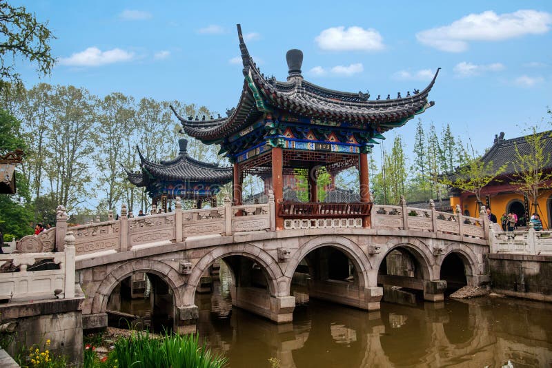 Zhenjiang Jiashan Dinghui uwolnienia Świątynny basen obraz stock Zhenjiang Jiashan Dinghui uwolnienia Świątynny basen obraz stock