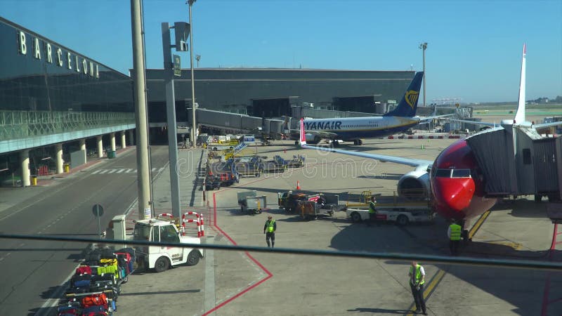 Zicht van de commerciële luchtlijn op de parkeerplaats. barcelona spanje 29032022