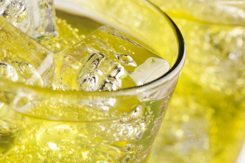 Zielona Energetyczna napój soda obrazy stock