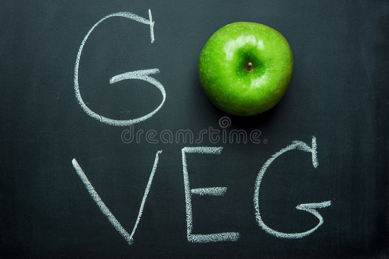 Zielony Apple na Czarnym Chalkboard ręki literowaniu Iść Veg Weganinu Jarskiego pojęcia Zdrowa dieta Superfood fotografia royalty free Zielony Apple na Czarnym Chalkboard ręki literowaniu Iść Veg Weganinu Jarskiego pojęcia Zdrowa dieta Superfood fotografia royalty free