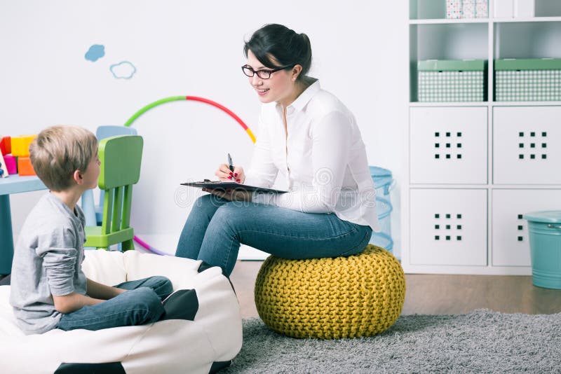 Zij wordt altijd samen met kinderen Zij wordt altijd samen met kinderen