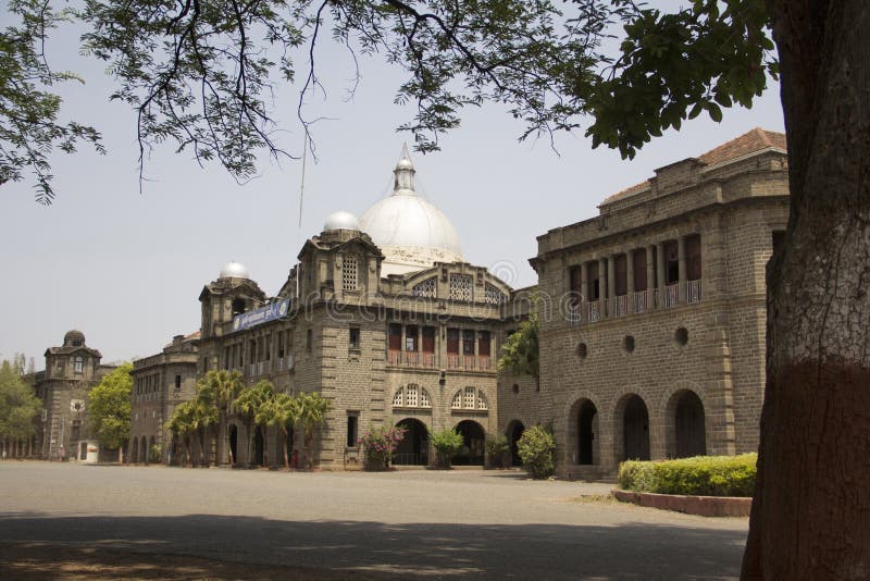Zijaanzicht van de Landbouwuniversiteit van Mahatma Phule, Pune, India stock foto Zijaanzicht van de Landbouwuniversiteit van Mahatma Phule, Pune, India stock foto